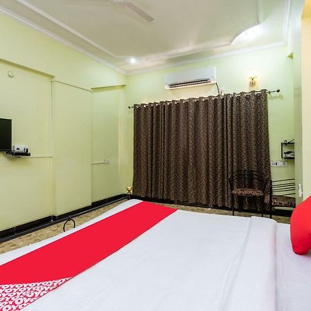 Oyo 38142 Girdhar Mahal Hotel Indore Esterno foto