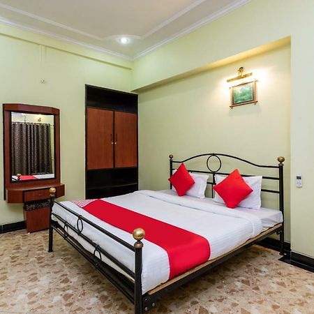Oyo 38142 Girdhar Mahal Hotel Indore Esterno foto