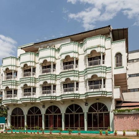 Oyo 38142 Girdhar Mahal Hotel Indore Esterno foto