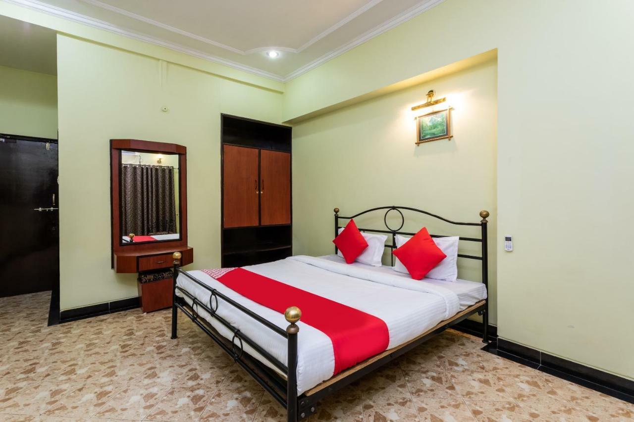 Oyo 38142 Girdhar Mahal Hotel Indore Esterno foto