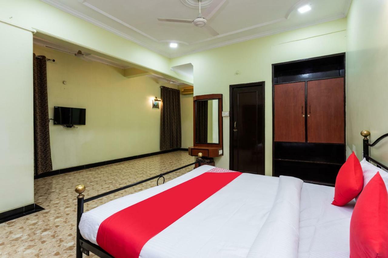 Oyo 38142 Girdhar Mahal Hotel Indore Esterno foto