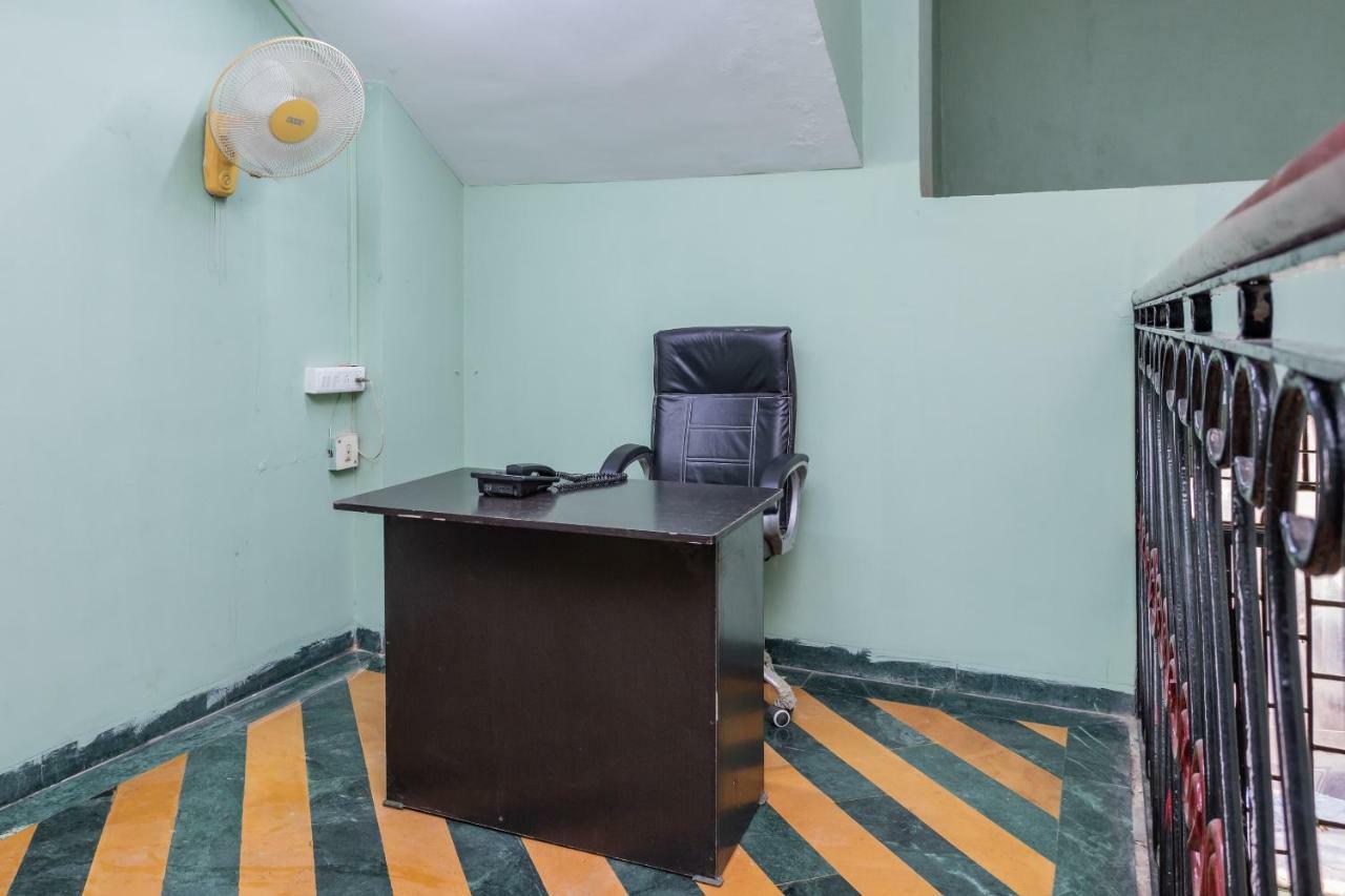 Oyo 38142 Girdhar Mahal Hotel Indore Esterno foto