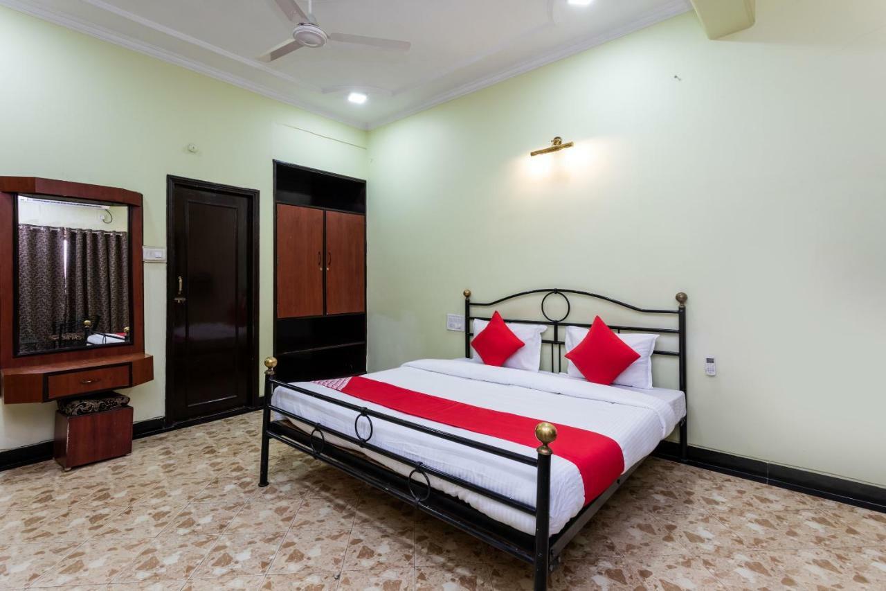 Oyo 38142 Girdhar Mahal Hotel Indore Esterno foto