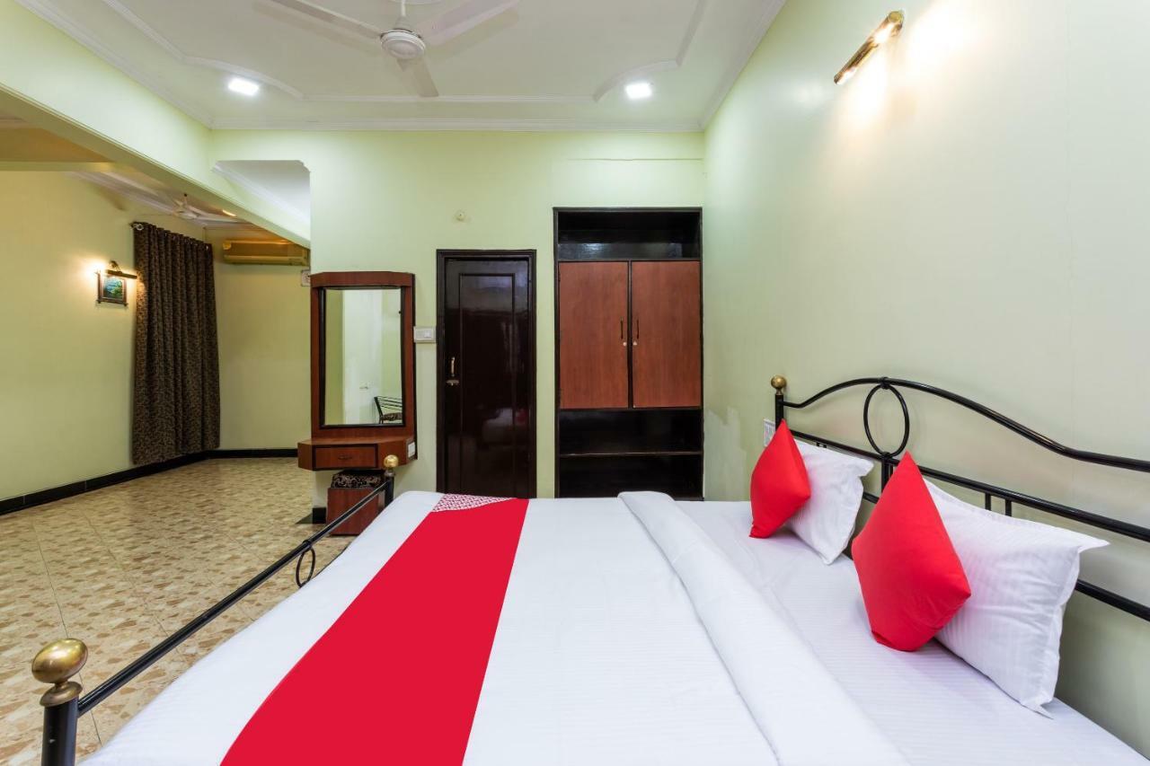 Oyo 38142 Girdhar Mahal Hotel Indore Esterno foto