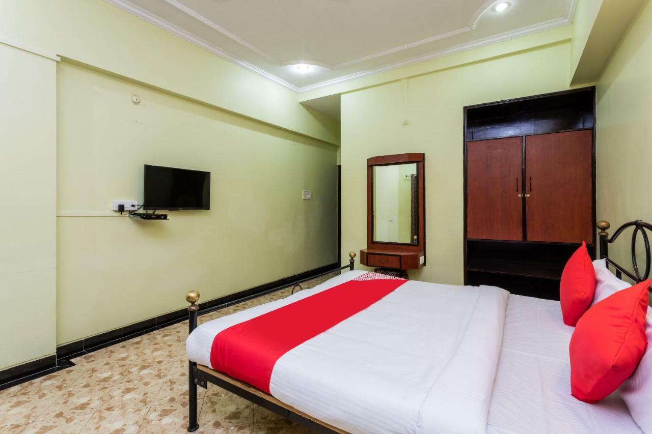 Oyo 38142 Girdhar Mahal Hotel Indore Esterno foto