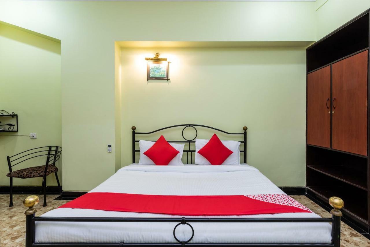Oyo 38142 Girdhar Mahal Hotel Indore Esterno foto