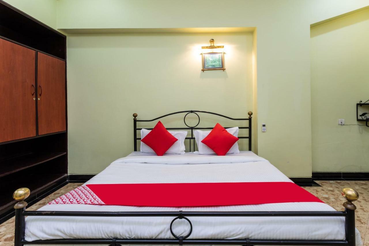 Oyo 38142 Girdhar Mahal Hotel Indore Esterno foto