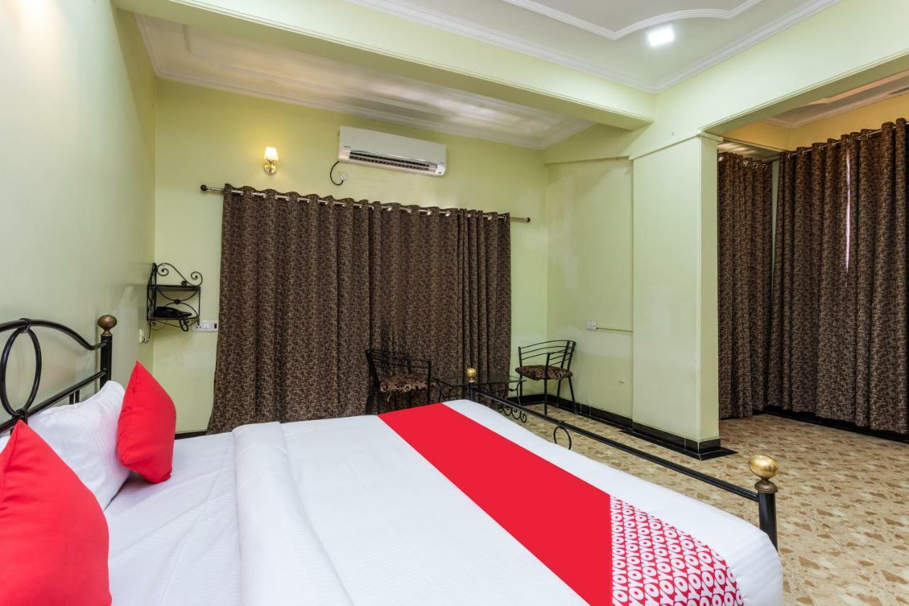 Oyo 38142 Girdhar Mahal Hotel Indore Esterno foto