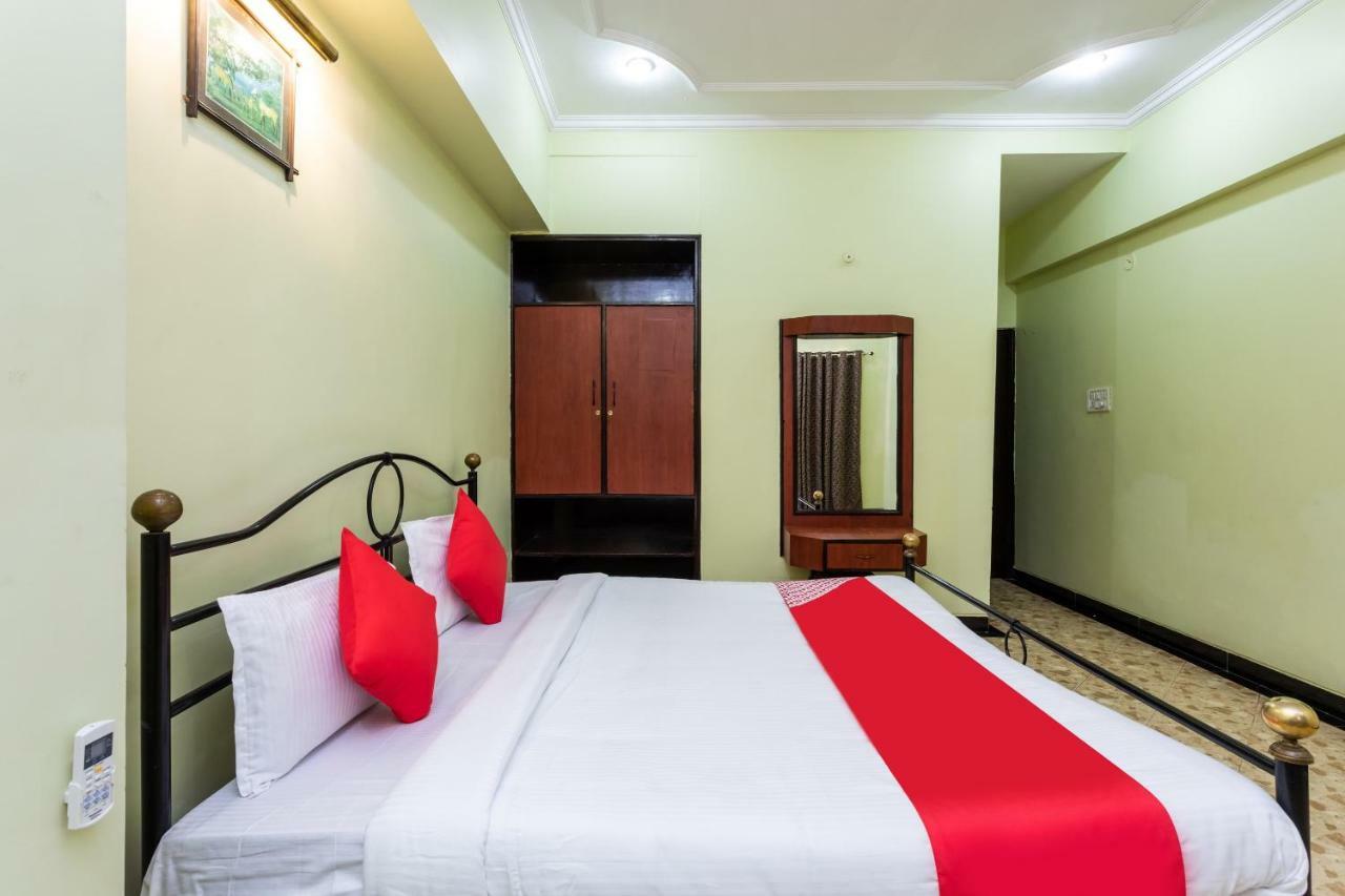 Oyo 38142 Girdhar Mahal Hotel Indore Esterno foto